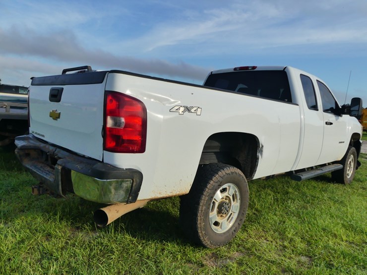 2013-chevrolet-2500hd-image-3