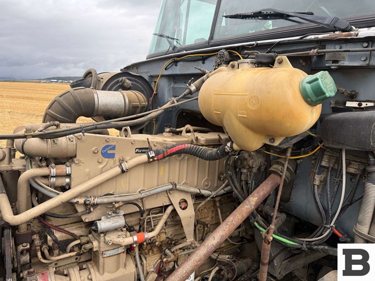 1991-volvo-gm-integral-sleeper-tractor-truck-image-21