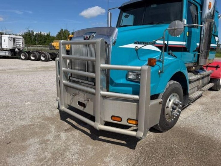 2023-western-star-4900-image-44