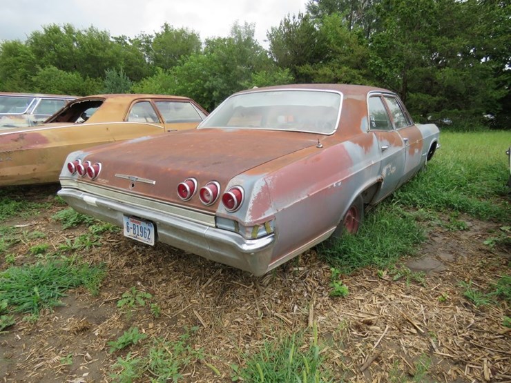 1965-chevrolet-impala-4dr-sedan-image-4