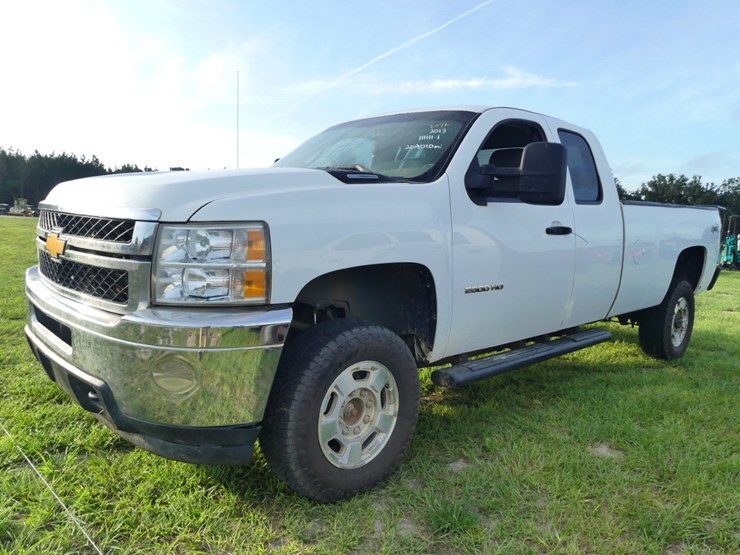 2013-chevrolet-2500hd-image-2