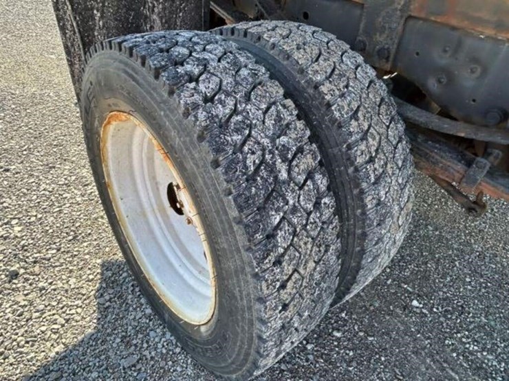 2012-ford-f550-xl-image-81