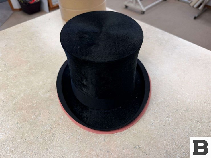 gustav-sellckau-top-hat-image-9