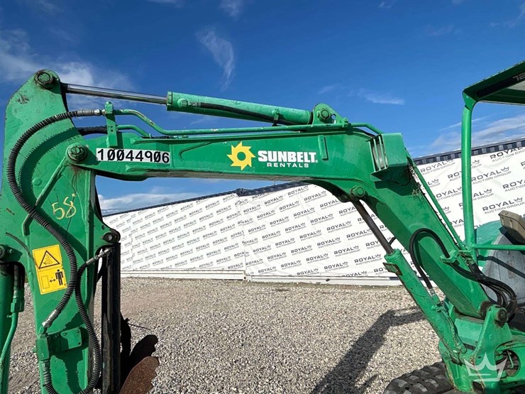 2018-takeuchi-tb230-image-15
