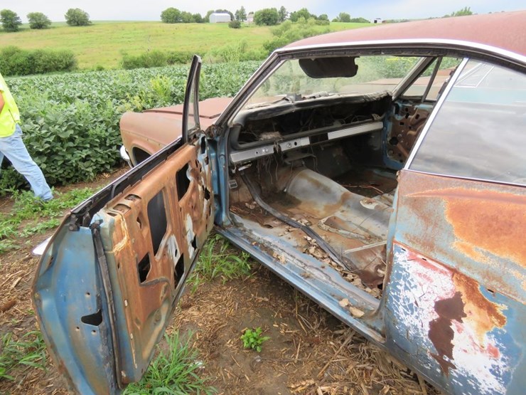 1966-chevrolet-impala-ss-2dr-ht-image-8