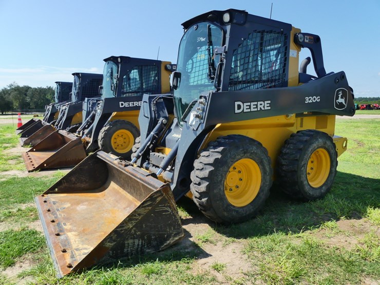 2023-deere-320g-image-2