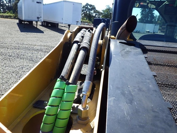 caterpillar-246d-image-19