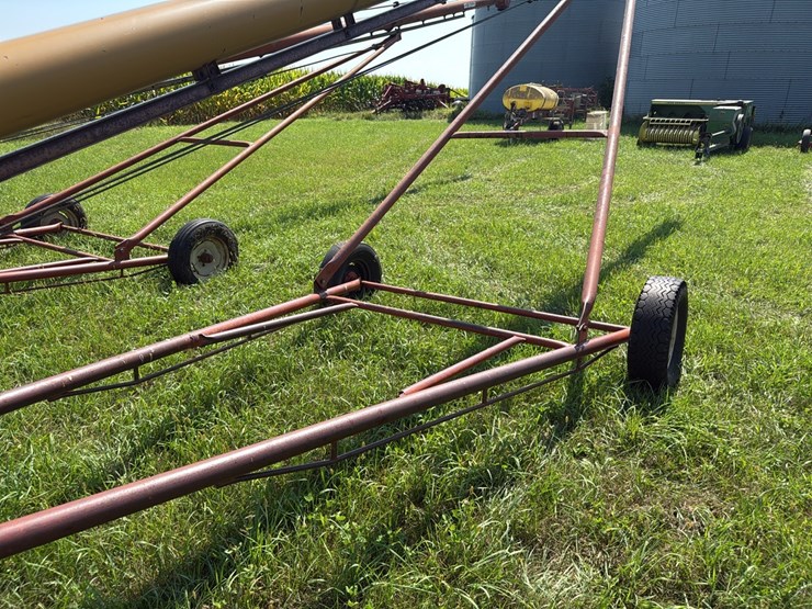 kewanee-8”-x-?-electric-auger-*tires-are-flat-and-weathered-image-4