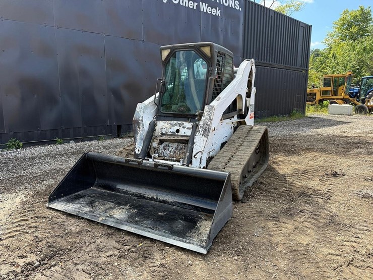 2004-bobcat-t300-image-8
