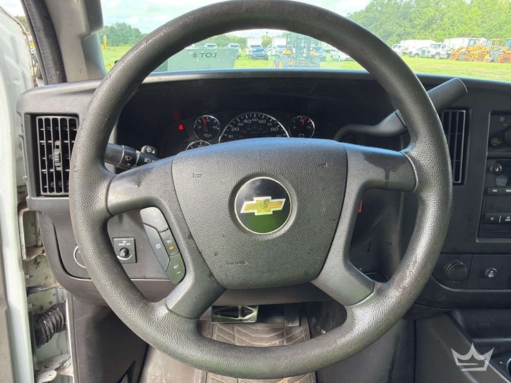 2018-chevrolet-express-g2500-image-8