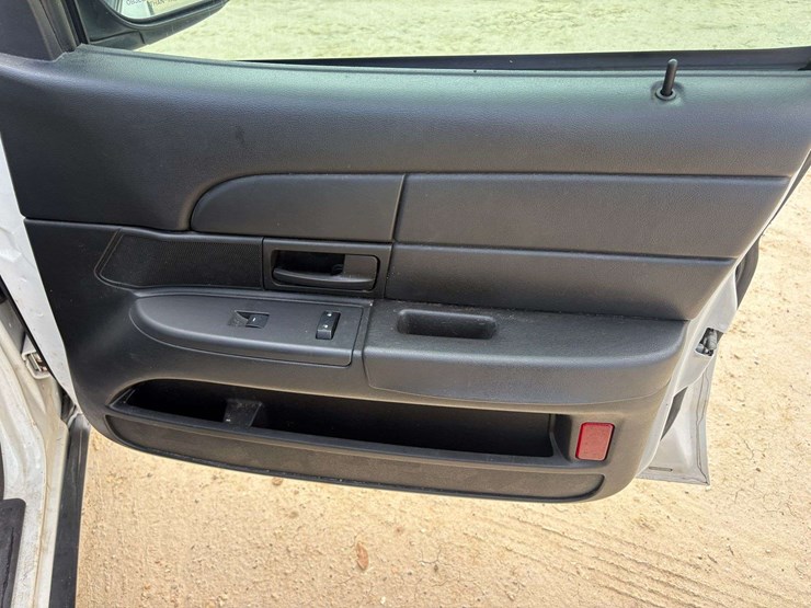 2009-ford-crown-victoria-4-door-sedan-(44,660-miles)-image-21