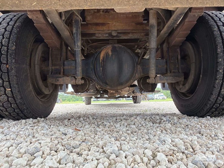 2011-ford-f650-image-38
