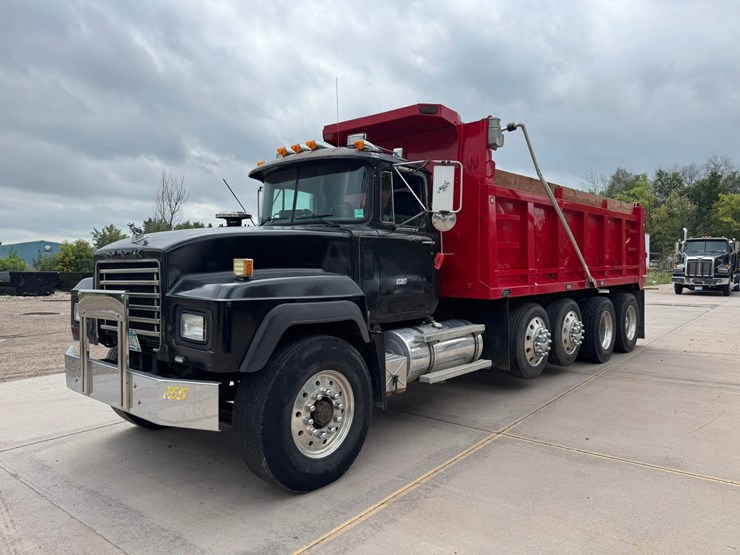 1995-mack-rd688s-image-1