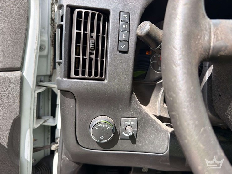 2017-chevrolet-express-2500-image-9