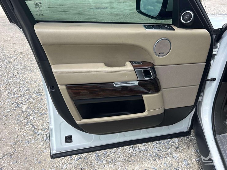 2016-land-rover-range-rover-image-13