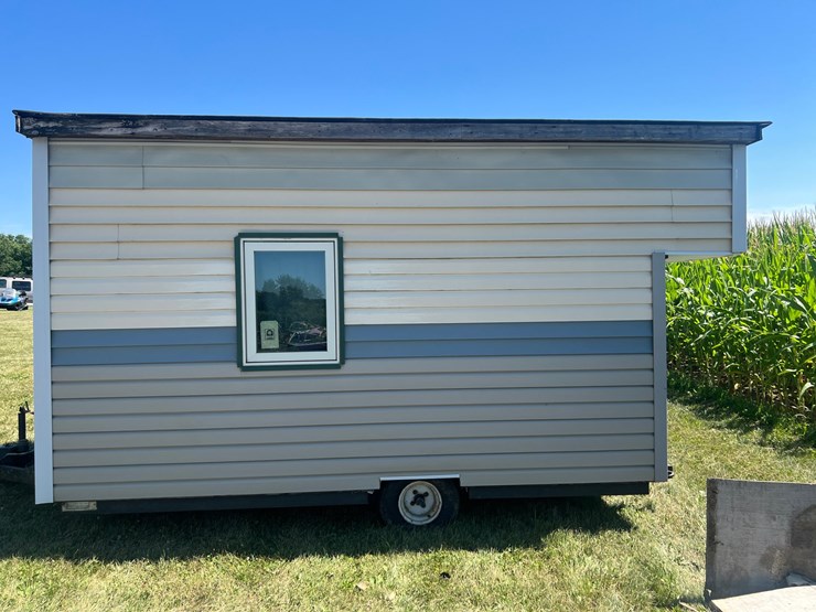 #5711-•-ice-shack-on-wheels-image-2