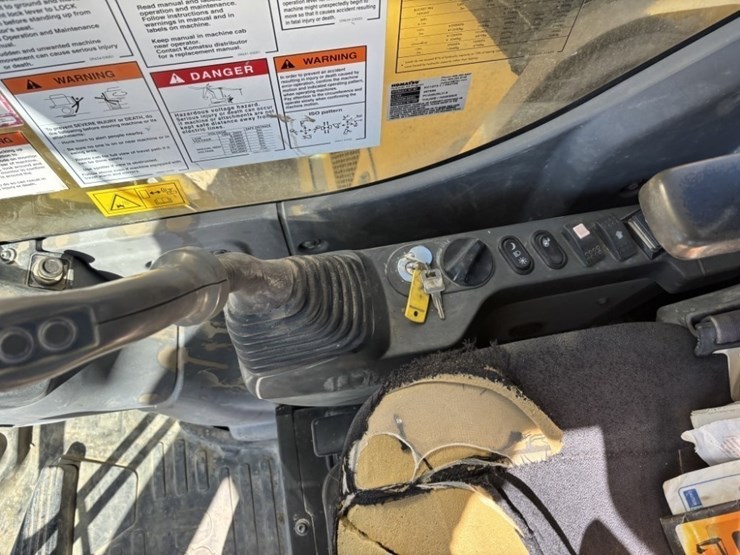 2013-komatsu-pc228us-lc-8-image-37