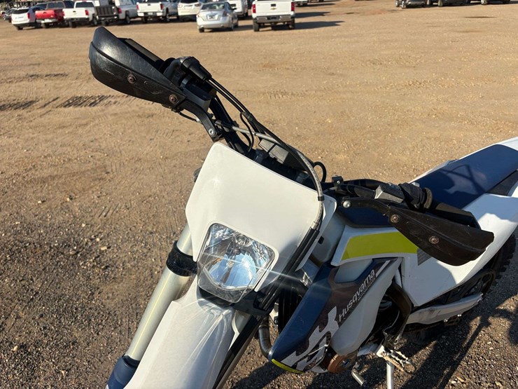 2017-husqvarna-dirt-bike-(439-miles)-image-5