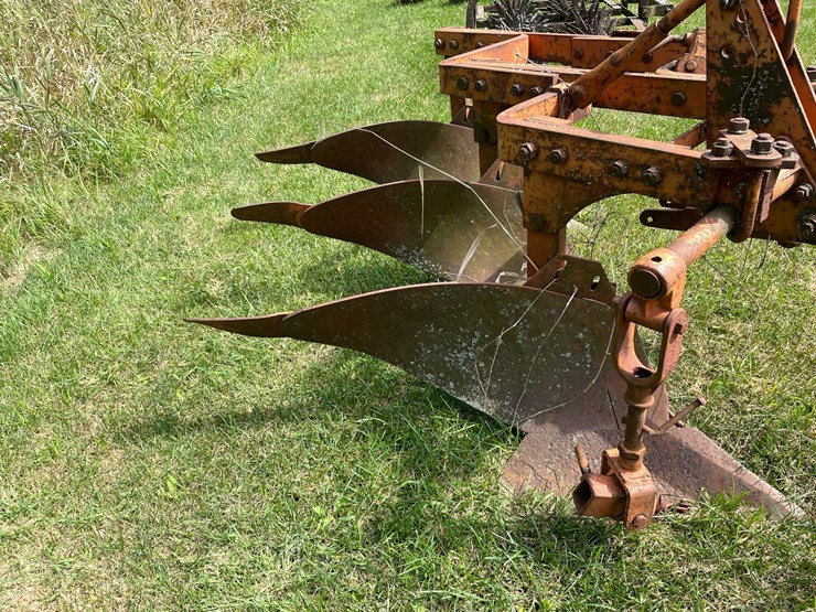 #1639-•-allis-chalmers-moldboard-plow-image-13
