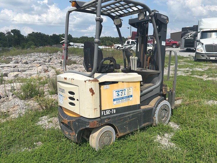 #562-•-2016-crown-fc5225-industrial-forklift-image-4