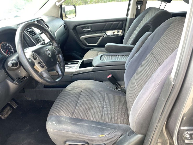 2015-nissan-armada-image-10