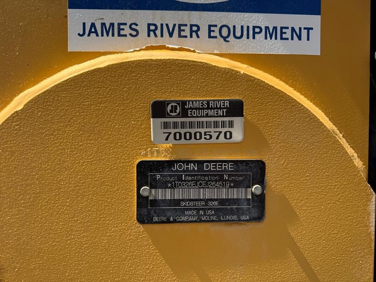 2014-deere-326e-image-25