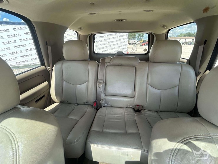 2005-chevrolet-tahoe-image-21