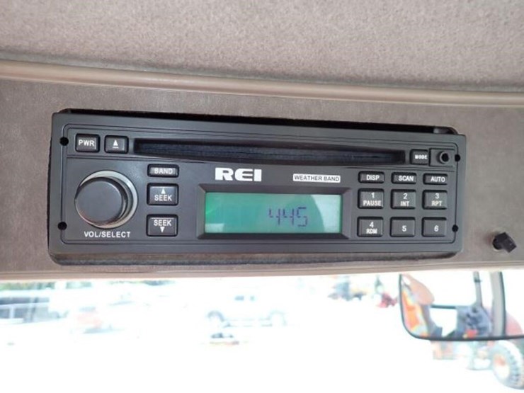 2009-kubota-m135x-image-31