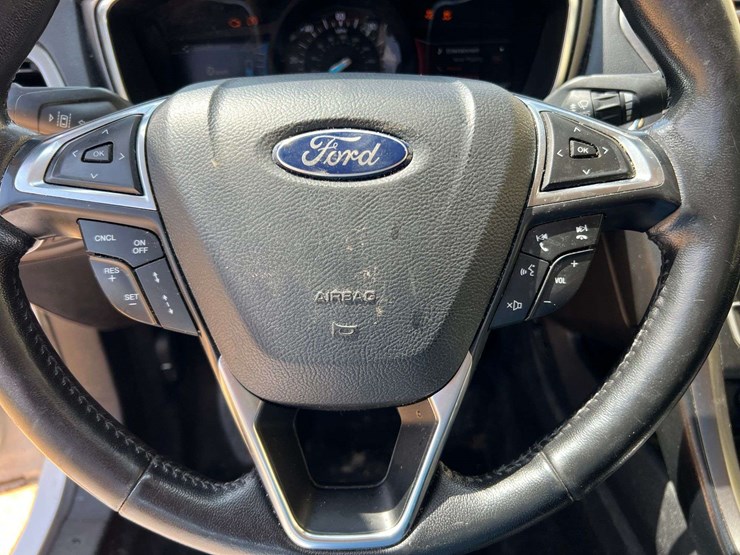2017-ford-fusion-se-hybrid-(188,193-miles)-image-28