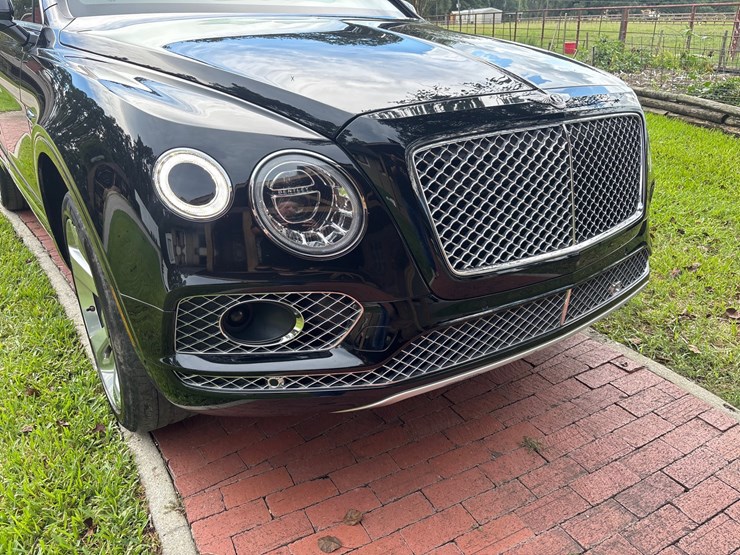 #153-•-offered-at-no-reserve-|-2018-bentley-bentayga-suv-image-10