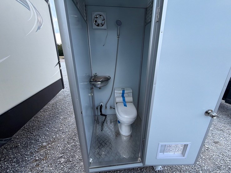 #204-•-portable-restroom-image-2