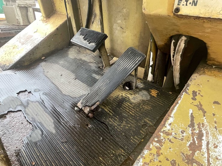 #10490-•-yale-fork-lift-image-20