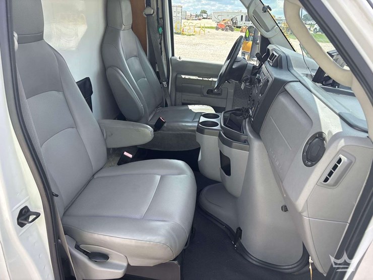 2014-ford-e450-image-29