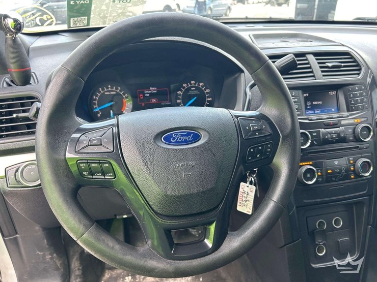 2017-ford-explorer-image-15