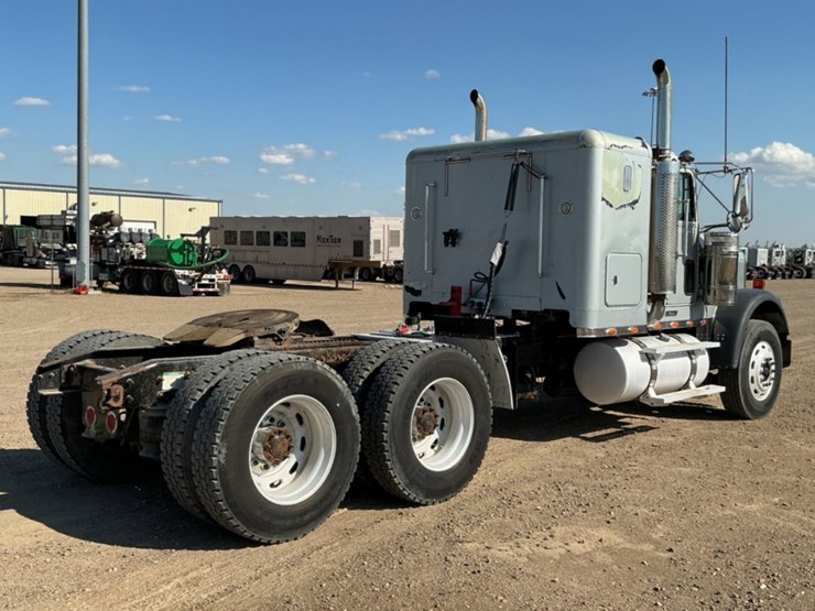 2007-freightliner-classic-120-image-5
