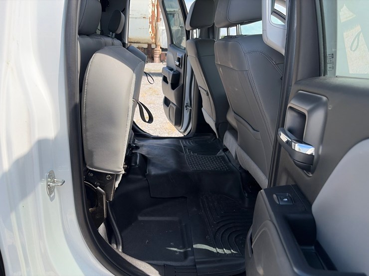 2018-chevrolet-silverado-1500-image-19