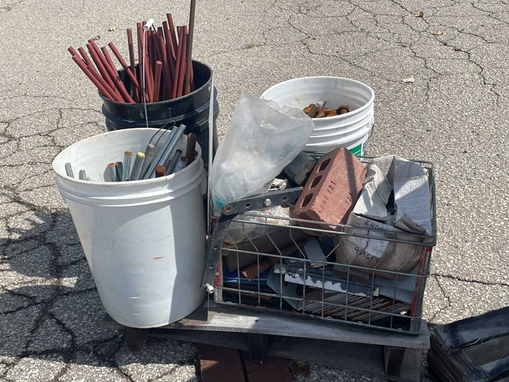 #10619-•-pallet-of-scrap-metal-image-3