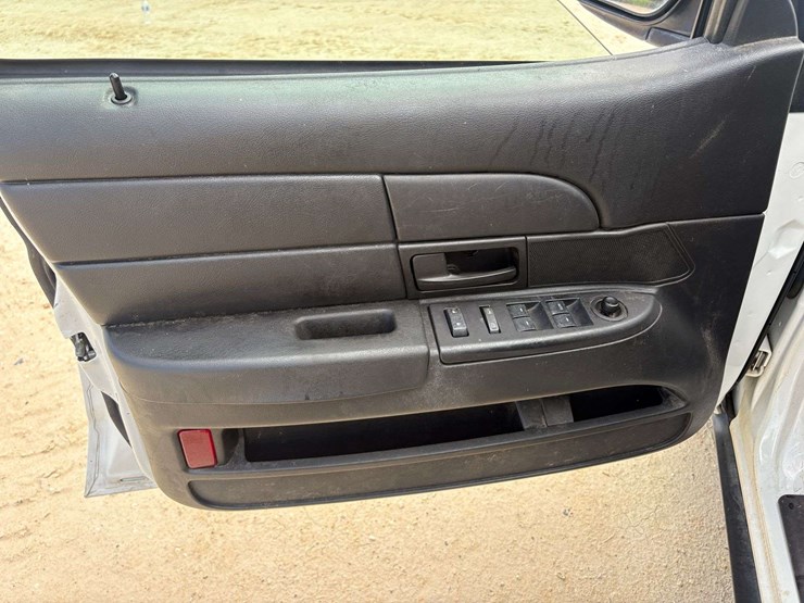 2009-ford-crown-victoria-4-door-sedan-(44,660-miles)-image-11