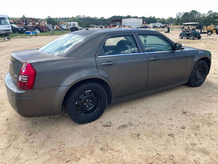 2008-chrysler-300-4-door-sedan-(190,608-miles)-not-running-image-3