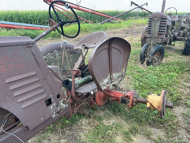 massey-harris-parts-tractor-image-3