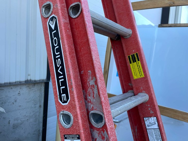 #9141-•-28'-extension-ladder-(03)-image-3