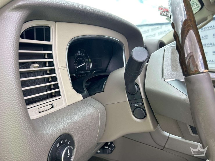 2016-lincoln-navigator-image-14