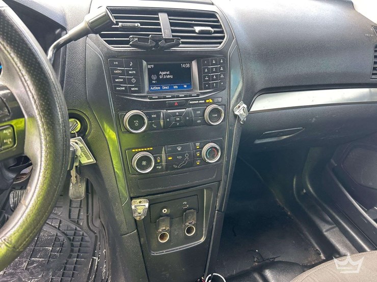2019-ford-explorer-image-18