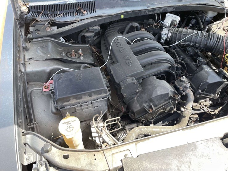 2008-chrysler-300-4-door-sedan-(190,608-miles)-not-running-image-8