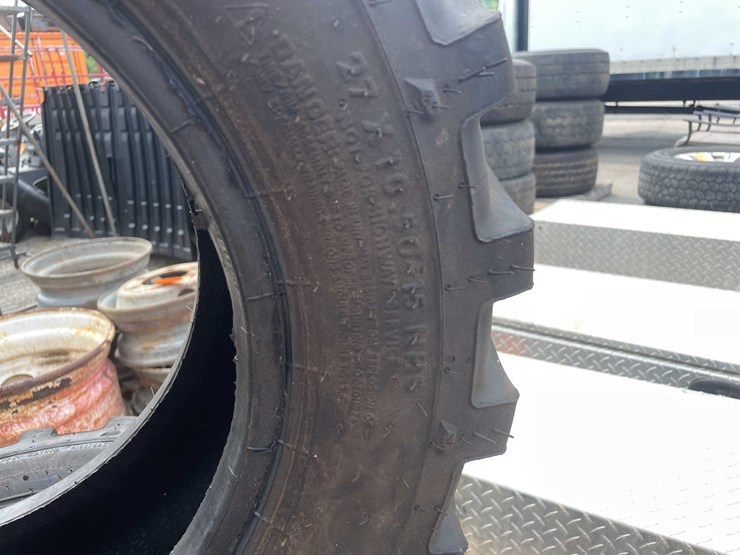 #9113-•-(4)-bobcat-tires-tool-cat-(o3)-image-3