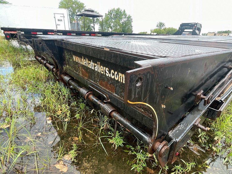 #10501-•-2016-delta-gooseneck-flatbed-(has-wi-title)-image-43