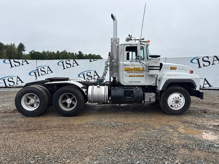 #61467-•-1991-mack-rd360s-day-cab-truck-tractor-image-6