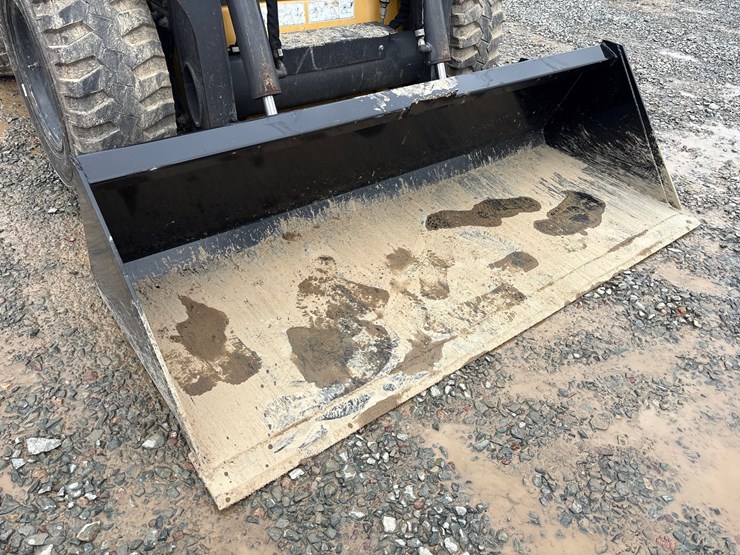 2019-new-holland-l228-image-40