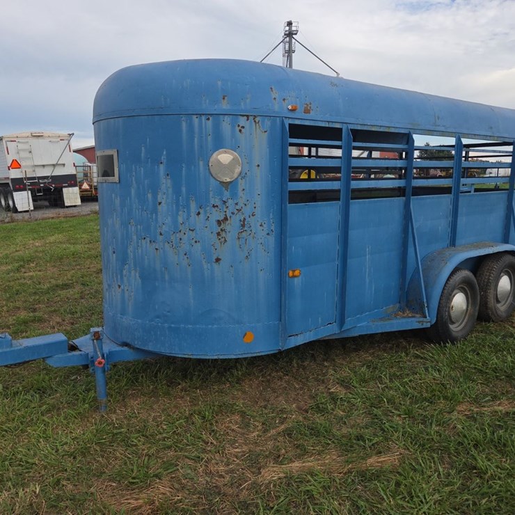 16' bumper hitch livestock trailer