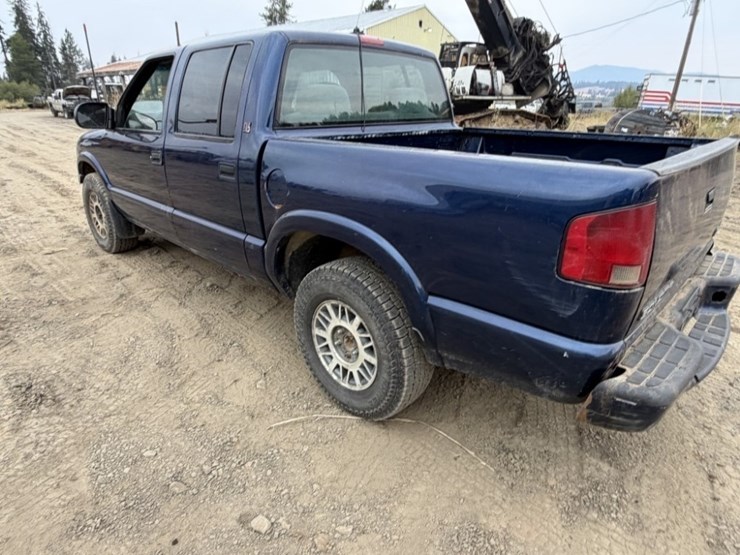 2001-gmc-sonoma-crew-cab-pickup-image-3